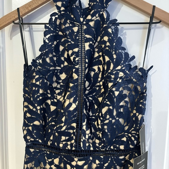 NWT Lulu's Divine Destiny Navy Blue Lace Halter Neck Midi Dress Size XS - Picture 3 of 7